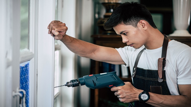 What Are the Benefits of Hiring a Glass Repair Service for Your Home?