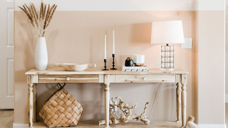 Stylish Entryways: Transform with Designer Console Tables