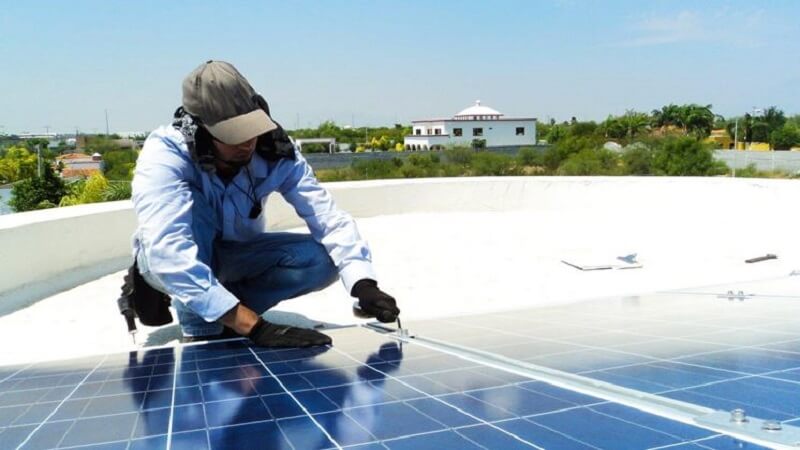 The Ultimate Guide to Solar Panels Kits: Everything You Need to Know