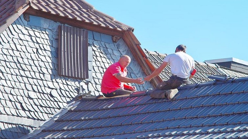 The Benefits of Working with Expert Roofing Contractors